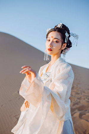 一边吃奶一边添P好爽视频